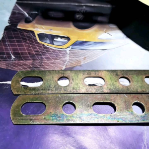 BESI PLAT BREKET BRACKET LUBANG LOBANG BESI PANJANG 30CM LEBAR 2CM
