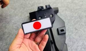 [ 1 CÁI ] MẮT MÉO SAU CỜ NHẬT GẮN BIỀN SỐ SAU