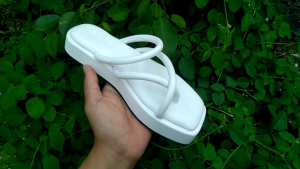 Sendal Wanita Platform 2023: Desain Terbaru & Nyaman