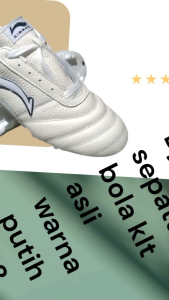 sepatu bola kulit