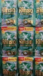 1 DUS/KARTON/BOX RINSO CAIR SIGNATURE PERFUME 1000 CLASSIC FRESH ISI 96+16 SACHET (DETERGEN)