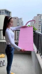 多功能伸缩免安装晾衣架Multifunctional Retractable Clothes Rack  有了这个多功能挂式#窗台晾衣架，晾个衣服鞋啥的真的太方便了，可以自行调整长度，方便使用‼😍 #居家好物 ❤ #以实照为准