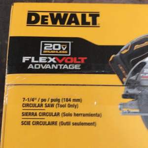 Dewalt Power Tools Flexvolt 20V MAX Cordless Brushless 7-1/4 in. Sidewinder Style Circular Saw with FLEXVOLT ADVANTAGE (Tool Only)