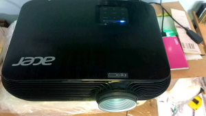 [HCM]Máy chiếu acer p1286 mới 95% giá rẻ