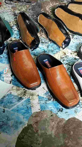 SENDAL BUSTONG SELOP. SEPATU SANDAL CASUAL FORMAL PRIA TRENDY - Desain Side-Facing dengan Kualitas Terbaik