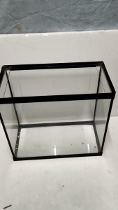 ตู้ปลา 20 นิ้ว กระจกหนา 5 มิล ขอบอคิลิค มีคานด้านบน