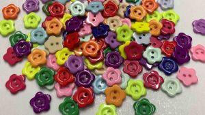50 nút hoa mai nhiều màu 15mm.