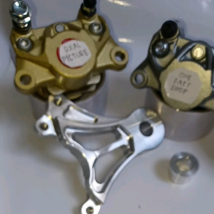 Kaliper 2Piston 2P Big LOGO Babet + Breket Belakang Pnp Vixion Sonic GSX Ninja150 R Ninja R RR Satria Fu R15 Cb150r Cbr150r