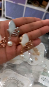 Bros Kupu-kupu Hijab: Koleksi Bros Terbaru