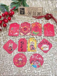 50 Tag treo Năm Mới mẫu Mèo Thần Tài Lân Tết Như Ý... tặng dây đỏ treo tag