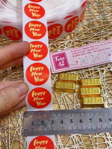(Giao đơn từ 30k)🧧100 tem dán (sticker) Happy New Year/ Tết/ Chúc Mừng Năm Mới có sẵn keo dán mặt sau