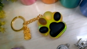 gantungan kunci dan tas resin cat Paw termurah