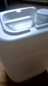 1 vỏ can 10lit đựng hoá chất mới 100%