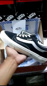 Sneaker Pria dan Wanita