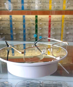 Kính viễn kính lão hai tròng trên đi đường tròng dưới đọc sách [gọng titanium]