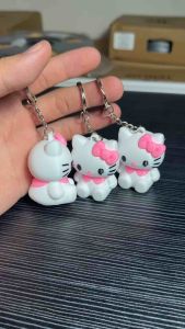 Chìa khóa Hello Kitty màu trắng với nơ hồng