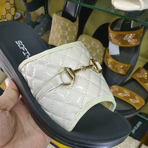 Sendal wedges pendek wanita merk sofiya warna crem model terbaru