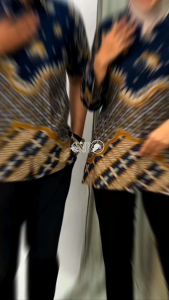 Seragam Batik Pasangan: Motif Keren dan Sarimbitan Resmi