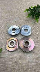 ประกับ จับใบมีด บน-ล่าง เครื่องตัดหญ้ารุ่น T200 (สุ่มสีแล้วแต่ล๊อตผลิตโรงงาน คุณภาพวัสดุเหมือนกัน เลือกสีไม่ได้ค่ะ)