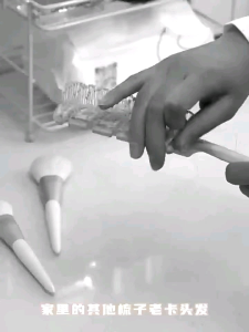 Sisir Teleskopik Anti Kusut / Sisir Rambut Ajaib Tarik / Sisir Rambut
