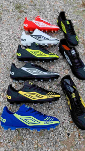 รองเท้าเตะบอลของผู้ชายราคาถูก359฿ สินค้าพร้อมส่ง