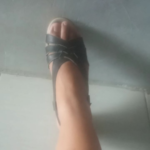 Sepatu sandal kulas preloved branded Scholl size 4 setara 37-38 kondisi sepatu masih 85% masih bagus dan bersih spt difoto dan video.