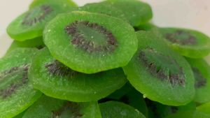 กีวี่ อบแห้ง ผลิตสดใหม่ หอม อร่อย หวานกำลังดี