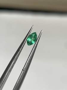 1850Eme2- ĐÁ NGỌC LỤC BẢO THIÊN NHIÊN  ( thông số trong ảnh chụp) 0.185 Carat
