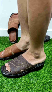 Dép nam da bò cao cấp quai ngang DC615 màu nâu màu bò đế cao 4.5 cm giành cho tuổi trung niên