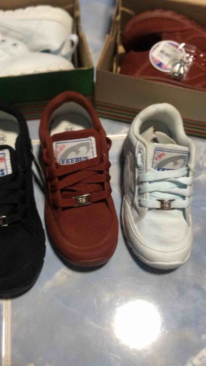 รองเท้าผ้าใบผูกเชือก ฟีบัส Feebus6308 น้ำหนักเบา ขอบหลังนิ่ม หัวผ้า มี3สีดำ,ขาวและน้ำตาล กรุณาตรวจสอบความยาวรองเท้าในรายละเอียดก่อนสั่งนะคะ ไม่แน่ใจเบอร์ทักแชทถามร้านค้าก่อนนะคะทรงเล็กกว่าแบรนด์อื่นคะ มีบิลเบิกโรงเรียนทักแชทแจ้งได้คะ