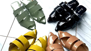 Sandal Wanita Hak Glossy DL0330: Desain Modern & Nyaman