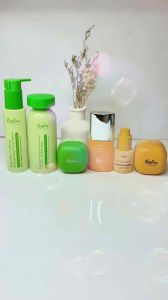 Reglow Skincare Glowing Paket Perawatan Wajah Untuk Wajah Kering Kusam Serum Toner Cream Facialwash