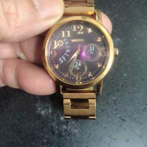 Đồng hồ nữ hiệu Wired/ seiko. Cỡ mặt 33mm. Vàng hồng. Si tuyển Nhật. Đẹp