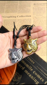 Kalung Macan Lilit Hitam Aksesoris Pria Anti Karat Liontin Kuningan Dengan Desain Elegant