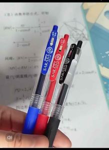 ปากกาเจล Zebra Sarasa Clip ขนาด 0.5 MM ปากกาสี สี ปากกาหมึกเจล ปากกา เครื่องเขียน เขียนดี ลื่น