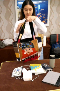 กระเป๋าสะพายใยกัญชงแต่ง งานเพนต์มือโดยศิลปินชาวเขาบนใยกัญชงแท้ 100% ทอมือ แต่งหมุด น่ารักมากๆ by Hill Tribe In Style