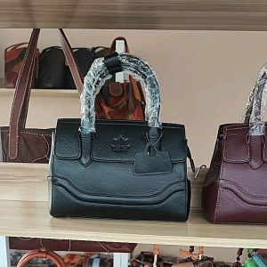 กระเป๋าถือหนังแท้ มีสายสะพายแถมให้ฟรี ทําจากหนังวัวแท้ สินค้า Otop 5 ดาว ราชบุรี MARAH