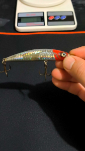 เหยื่อตกปลาญี่ปุ่นมือสอง เหยื่อปลั๊ก ขาวหัวแดง