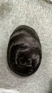 วิกติดกาวพียู โบสได้ 0.12-0.14มม ขอบดอกไม้ คลื่น สีดำ ผสมหงอก สำหรับผู้ที่ชื่นชอบและกายตามเวลา