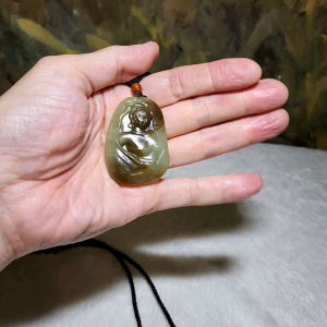 Premium Nephrite caramel brown light green "Getting Ones Savior" pendant (with certificate) [Natural Crystal]