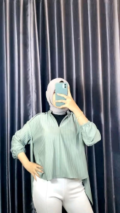 Hornet Top Knit Polos / Livia Outer Blouse