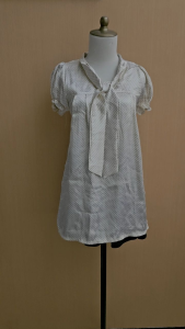 atasan blouse wanita cream motif polkadot SM cewek S M lengan pendek karet kerja kuliah