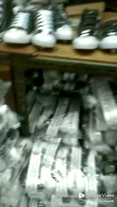 Sepatu Sekolah Gaya Modern: Bot Hitam Putih Top Terlaris