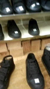 SEPATU N/B SEKOLAH HITAM POLOS TERLARIS