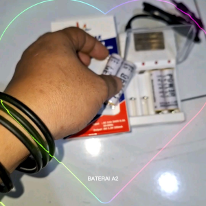 Baterai AA Charger / Cas Ulang Jam Dinding / Mic Wireles Type Ni-MH AA 1.2V 3000 Mah 2 Baterai