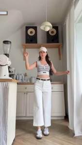 กางเกงยีนส์กระบอกเต่อ ปลายขาเย็บใหญ่ สีขาวออฟไวท์ ผ้ายืด เอวสูง ใส่สบาย (ป้าย PUNNY)