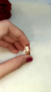 Cincin wanita model emas polos ukir cantik terbaru anti karat tidak luntur