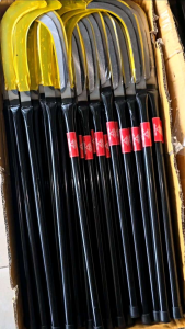 "เคียวขอชักตองด้ามยาว" ตรา เพชร เหล็กแมงกานีสความยาวรวมด้าม 29 นิ้ว ใช้ เกี่ยวใบตอง กิ่งไม้เล็ก ใบมีดคม