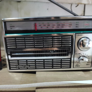 Radio Internasional F-4250 AC/DC