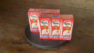 ทิปโก้ น้ำแอปเปิ้ลผสมน้ำผลไม้รวม 100% สูตรหวานน้อย ขนาด 180 มล. จำนวน 6 กล่อง